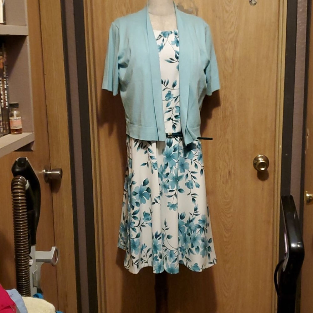 Dress - Picture 4 of 8